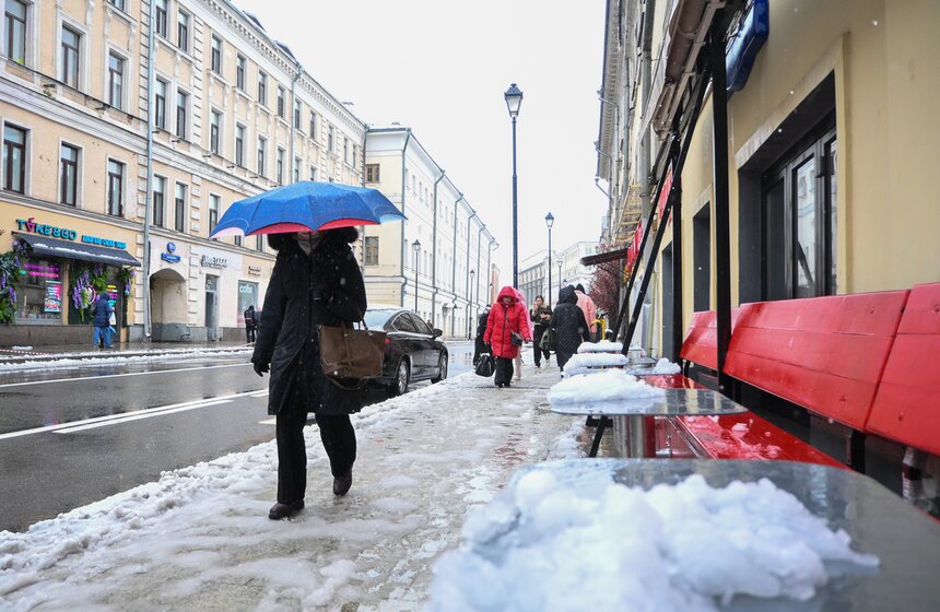 Апрельский снегопад накрыл Москву 13 фото