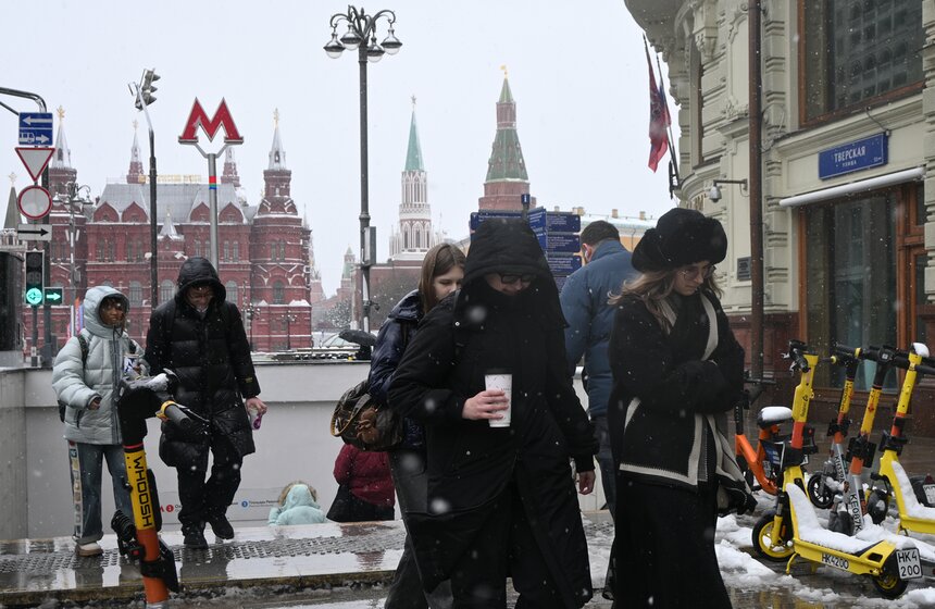 Апрельский снегопад накрыл Москву 16 фото