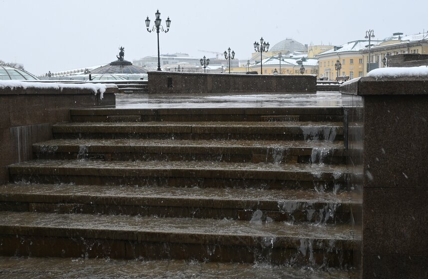 Апрельский снегопад накрыл Москву 19 фото