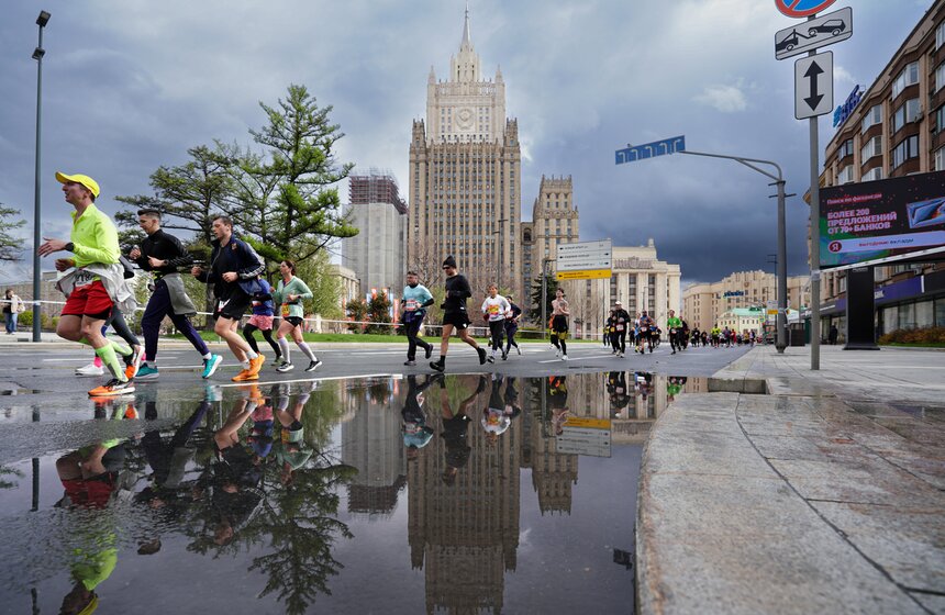 Более 23 тысяч человек приняли участие в Московском полумарафоне 17 фото