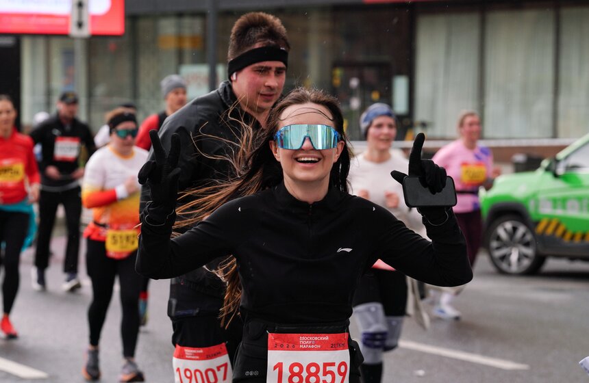 Более 23 тысяч человек приняли участие в Московском полумарафоне 24 фото