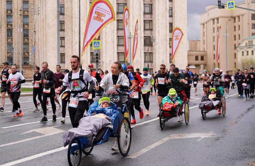 Более 23 тысяч человек приняли участие в Московском полумарафоне 13 фото