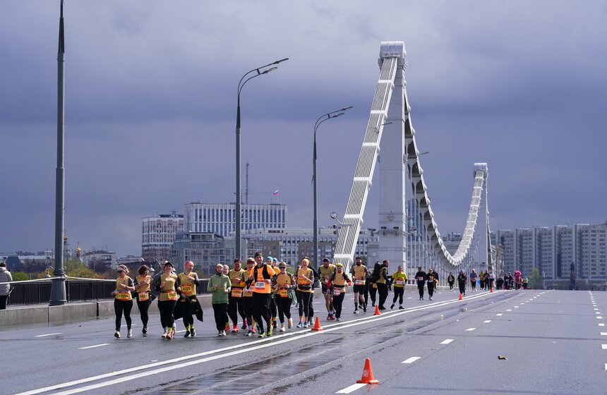 Более 23 тысяч человек приняли участие в Московском полумарафоне 25 фото