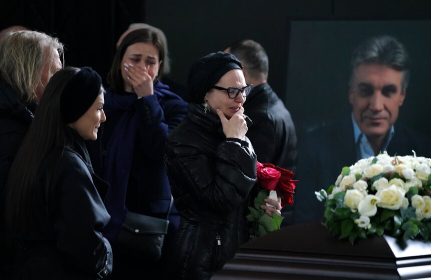 Журналиста Алексея Пиманова похоронили на Троекуровском кладбище 9 фото