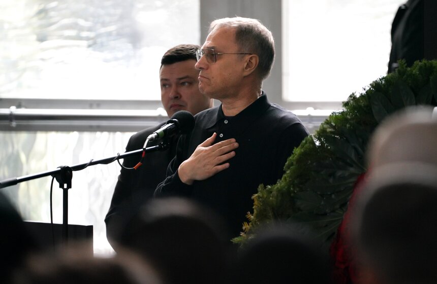 Журналиста Алексея Пиманова похоронили на Троекуровском кладбище 6 фото