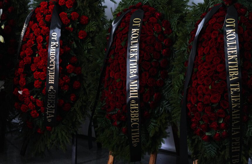 Журналиста Алексея Пиманова похоронили на Троекуровском кладбище 2 фото