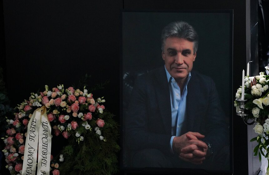 Журналиста Алексея Пиманова похоронили на Троекуровском кладбище 22 фото