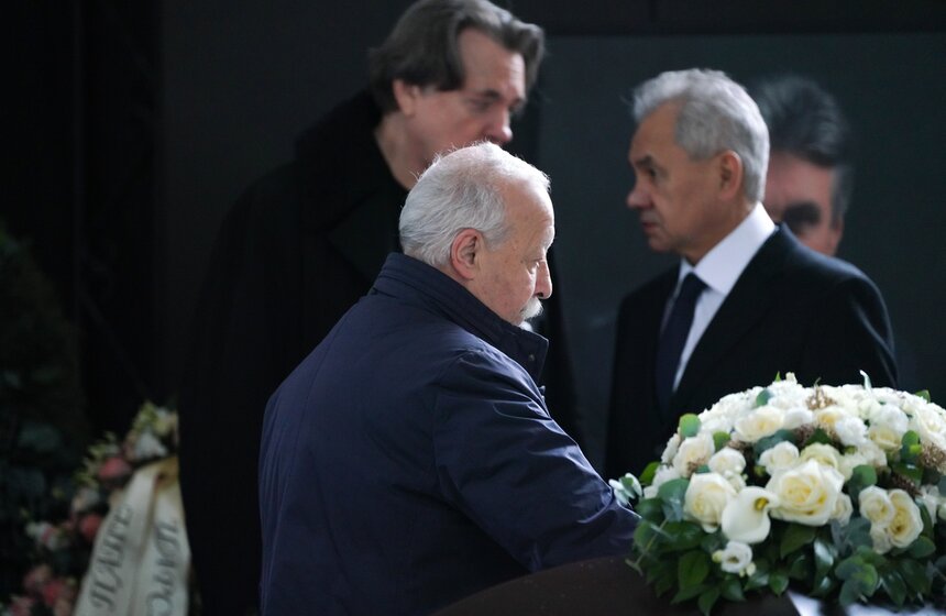 Журналиста Алексея Пиманова похоронили на Троекуровском кладбище 15 фото