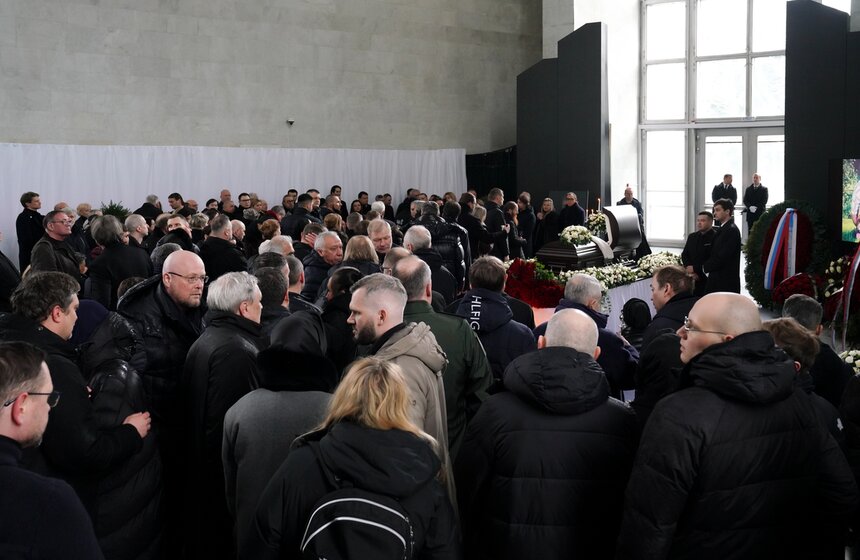 Журналиста Алексея Пиманова похоронили на Троекуровском кладбище 21 фото