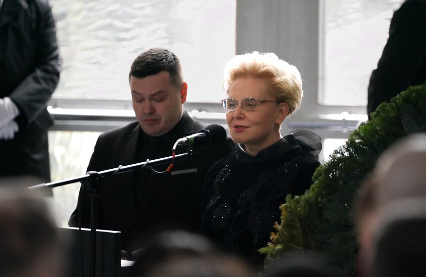 Телеведущая Елена Малышева