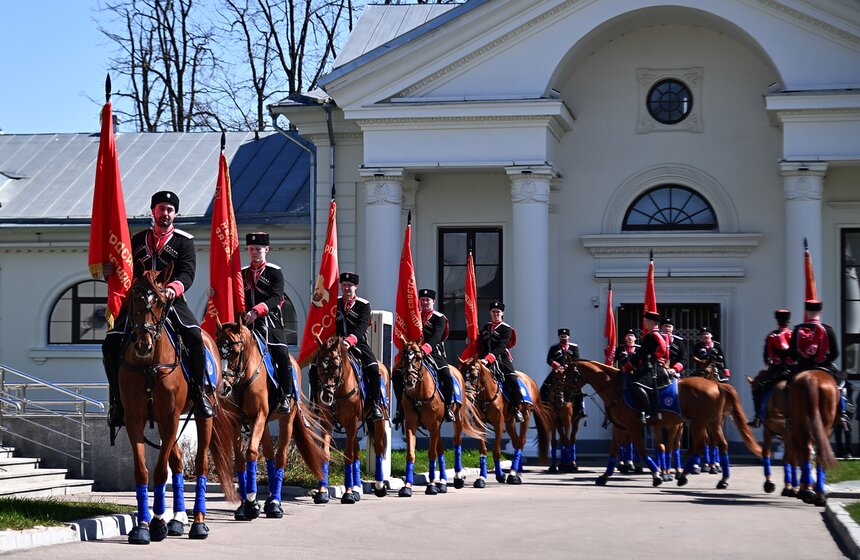 Сезон конных церемониалов открылся на ВДНХ 7 фото