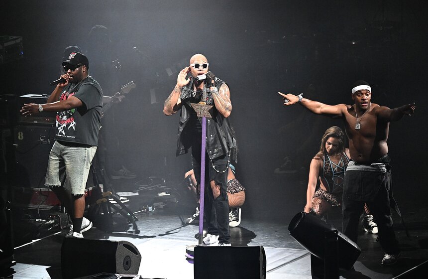 В Москве прошел концерт американского рэпера Flo Rida 19 фото
