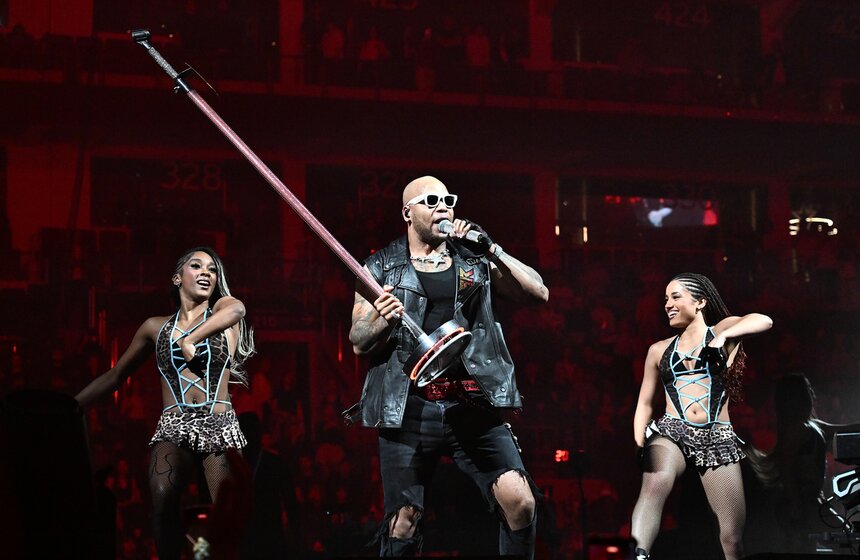 В Москве прошел концерт американского рэпера Flo Rida 6 фото