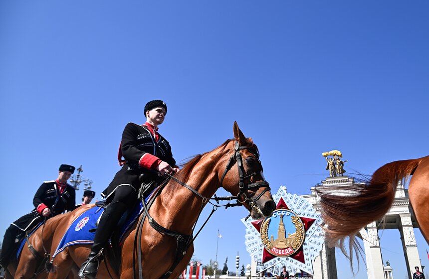 Сезон конных церемониалов открылся на ВДНХ 21 фото