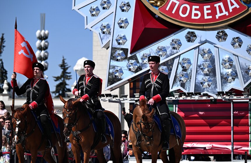 Сезон конных церемониалов открылся на ВДНХ 16 фото