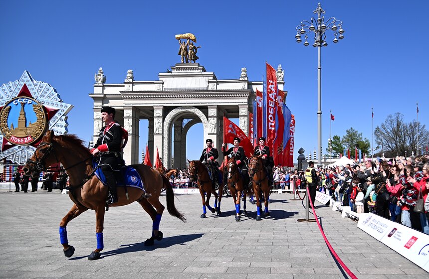Сезон конных церемониалов открылся на ВДНХ 12 фото
