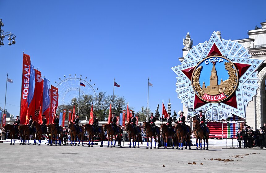 Сезон конных церемониалов открылся на ВДНХ 13 фото