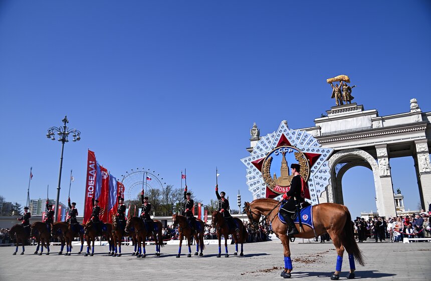 Сезон конных церемониалов открылся на ВДНХ 22 фото
