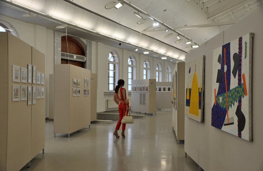 Выставка художника Ивана Акимова открылась в столице 11 фото