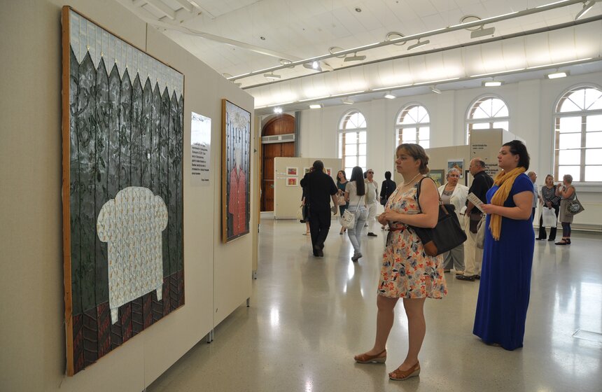 Выставка художника Ивана Акимова открылась в столице 16 фото