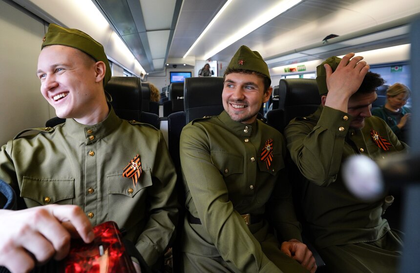 Театрализованный поезд в честь Дня Победы запустили на Белорусском вокзале 16 фото