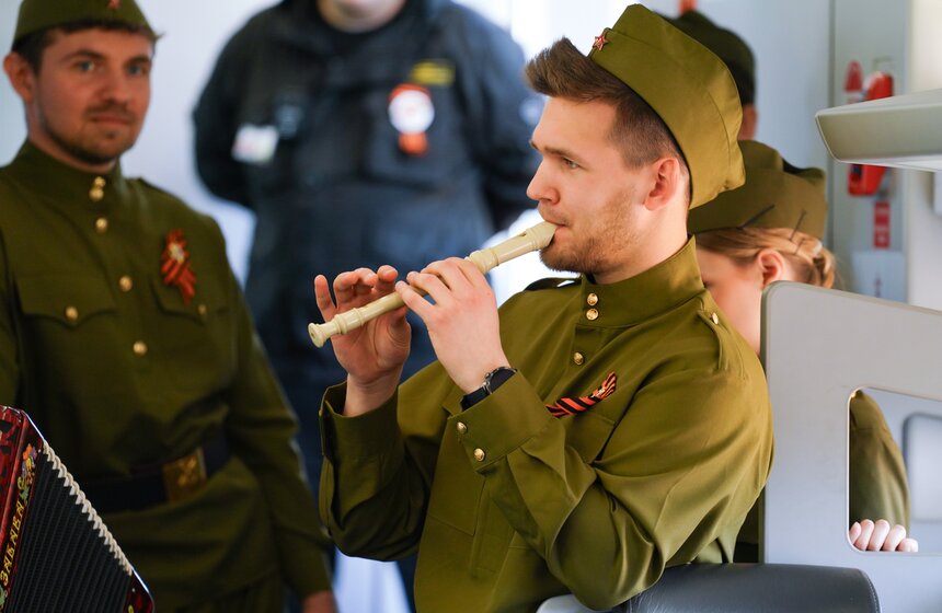 Театрализованный поезд в честь Дня Победы запустили на Белорусском вокзале 4 фото