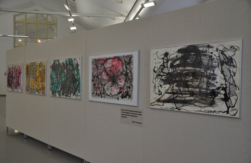 Выставка художника Ивана Акимова открылась в столице 4 фото