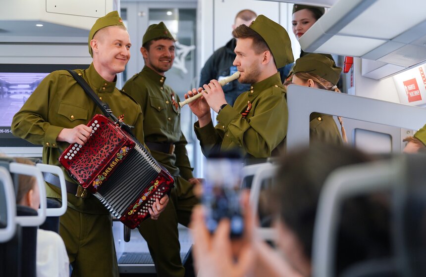 Театрализованный поезд в честь Дня Победы запустили на Белорусском вокзале 5 фото
