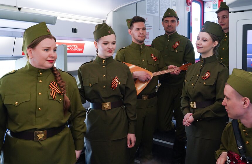 Театрализованный поезд в честь Дня Победы запустили на Белорусском вокзале 21 фото