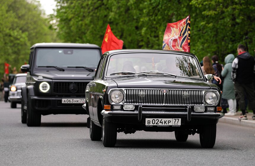 Ретроралли с участием 300 автомобилей состоялось в Музее Победы 4 фото
