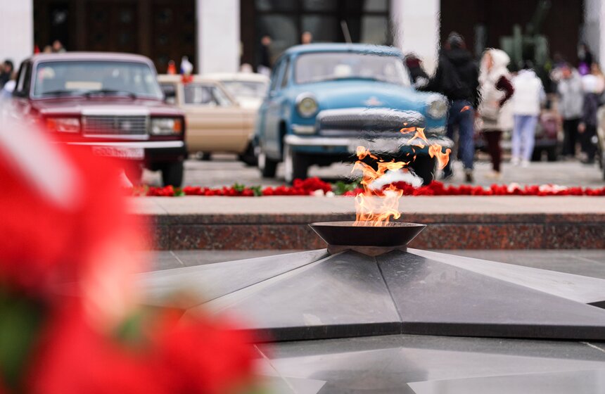 Ретроралли с участием 300 автомобилей состоялось в Музее Победы 15 фото