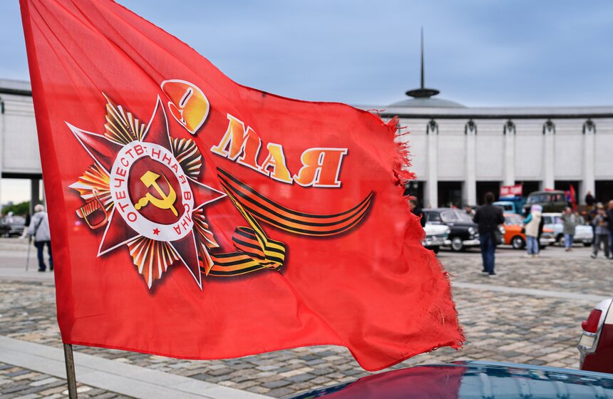 Ретроралли с участием 300 автомобилей состоялось в Музее Победы 38 фото