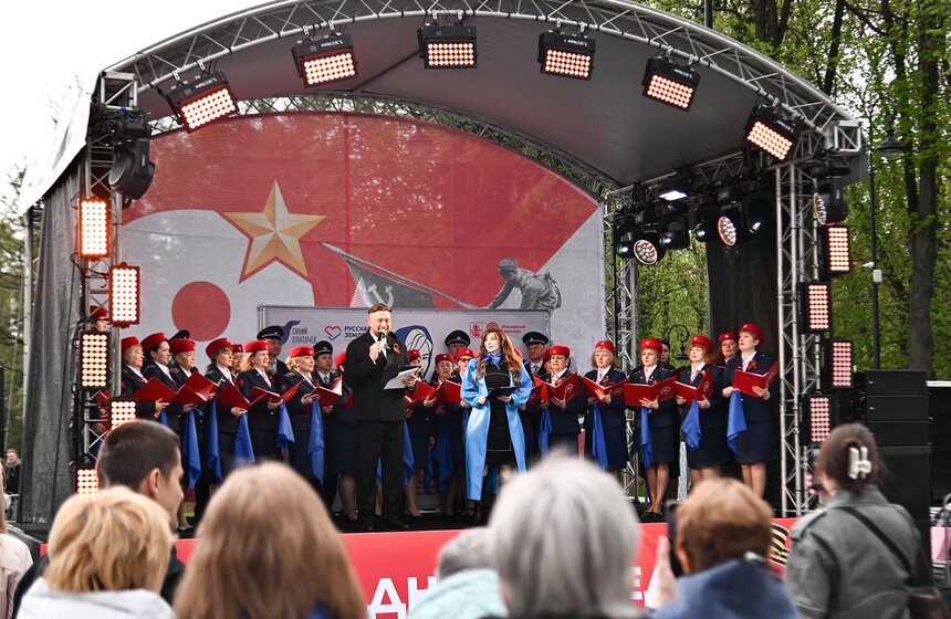 В Москве состоялась концерт-премия "Синий платочек" 32 фото