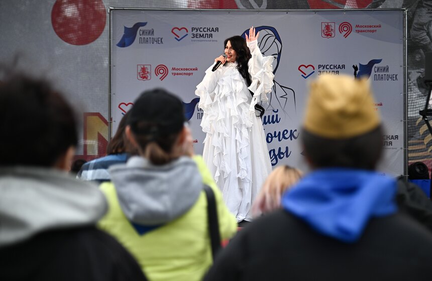 В Москве состоялась концерт-премия "Синий платочек" 21 фото