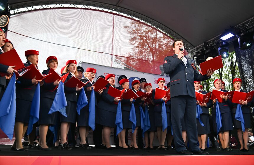 В Москве состоялась концерт-премия "Синий платочек" 18 фото