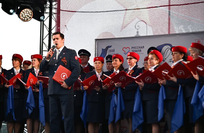 В Москве состоялась концерт-премия "Синий платочек" 29 фото
