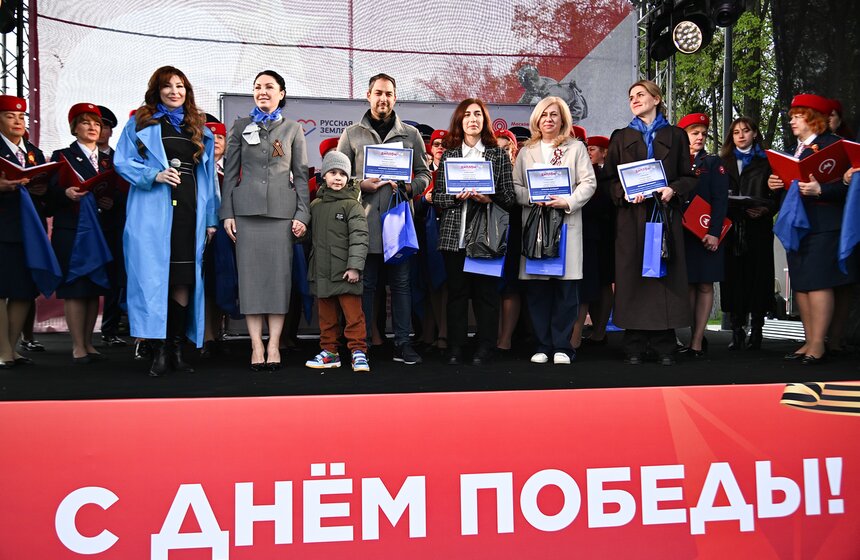 В Москве состоялась концерт-премия "Синий платочек" 15 фото