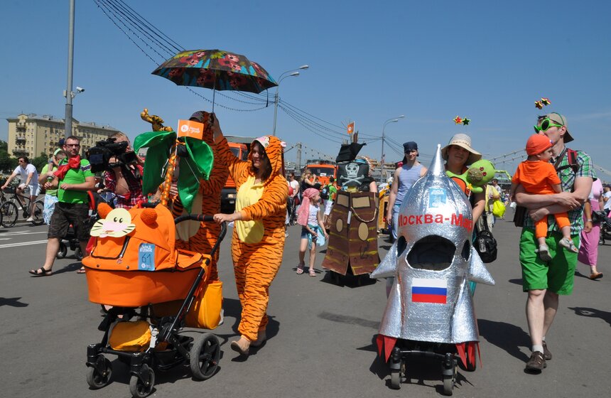 В парке Горького прошел парад колясок 5 фото