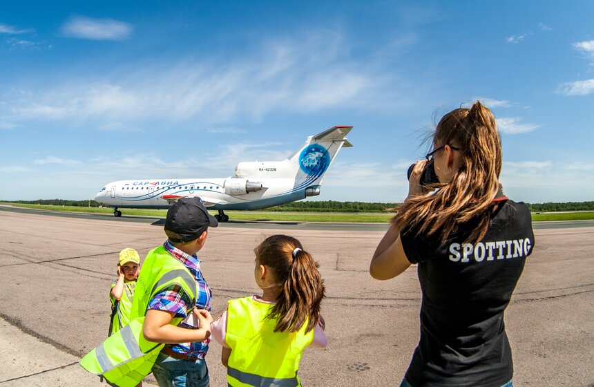 В "Домодедово" прошел детский споттинг 4 фото