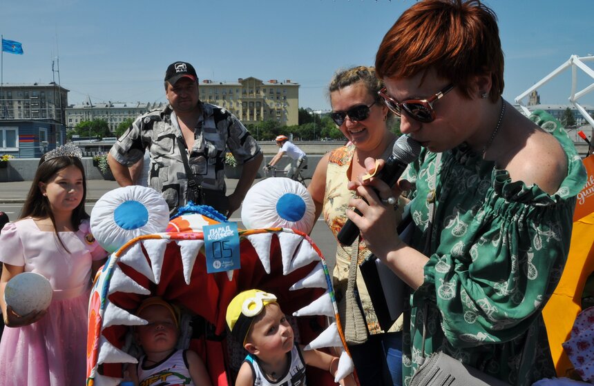 В парке Горького прошел парад колясок 14 фото