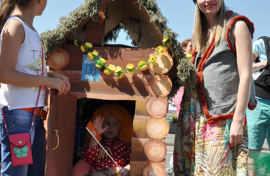 В парке Горького прошел парад колясок 12 фото