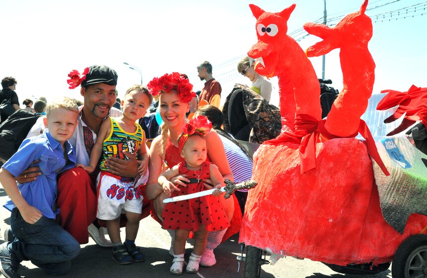 В парке Горького прошел парад колясок 11 фото