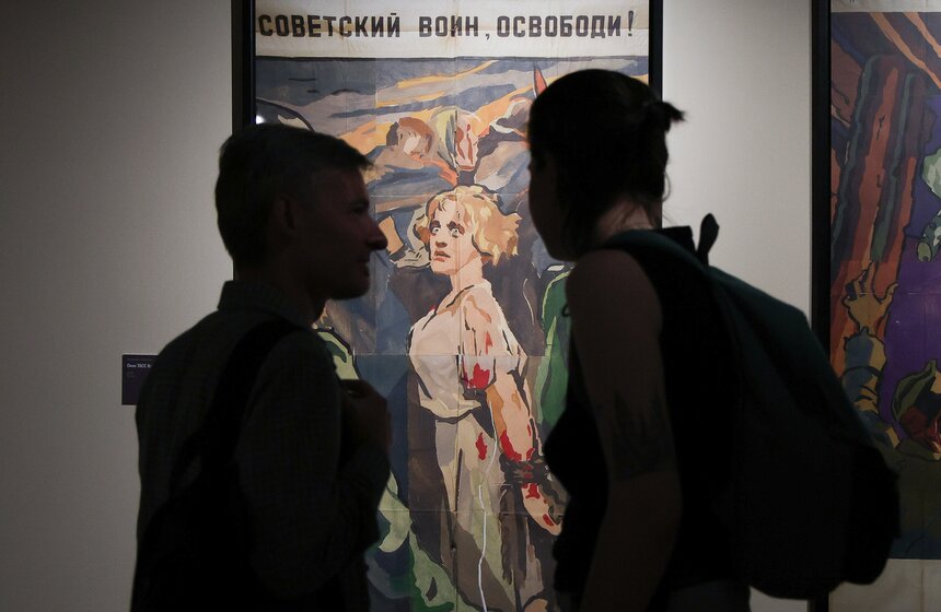Выставка "Век в лозунгах и красках. Из истории московского плаката" прошла в столице 25 фото