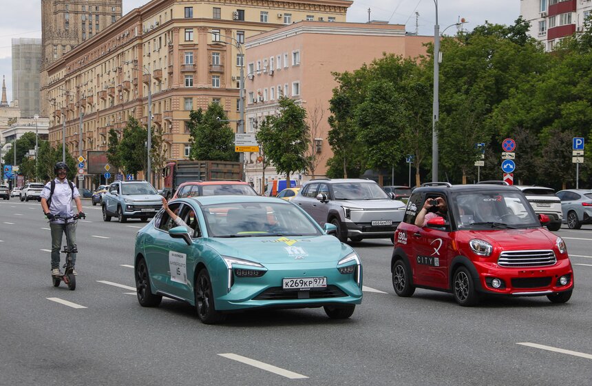 Второй Московский транспортный электрофестиваль прошел на Садовом кольце 28 фото
