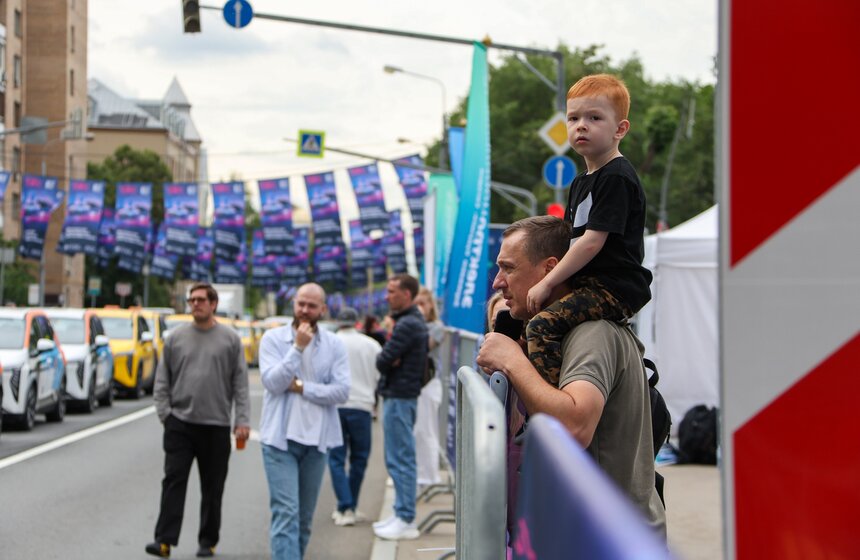 Второй Московский транспортный электрофестиваль прошел на Садовом кольце 17 фото