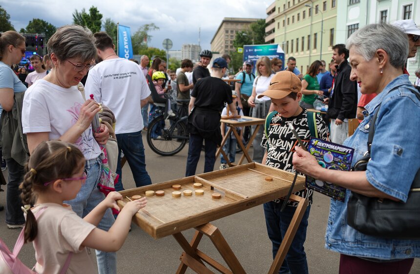 Второй Московский транспортный электрофестиваль прошел на Садовом кольце 3 фото