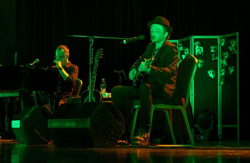 Рокер Глеб Самойлов спел песни Вертинского и прочитал стихи 10 фото