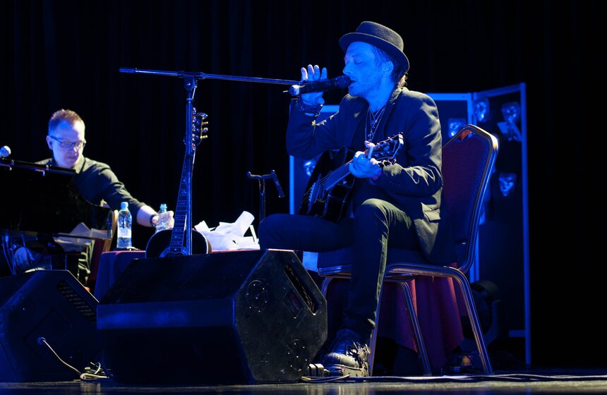 Рокер Глеб Самойлов спел песни Вертинского и прочитал стихи 11 фото