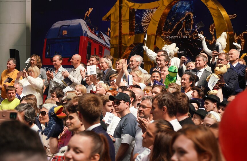 "Театральные поезда" проехали 43 города и прибыли в Москву 18 фото