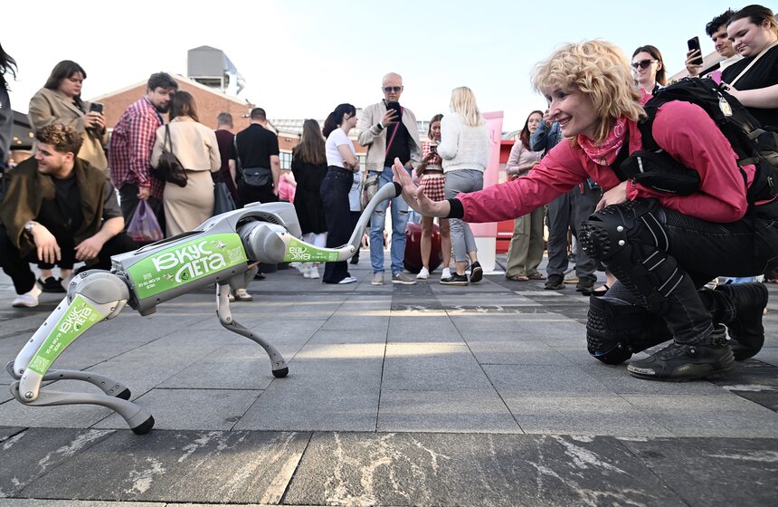 Рекорд России по самому массовому поцелую установили в Москве 26 фото